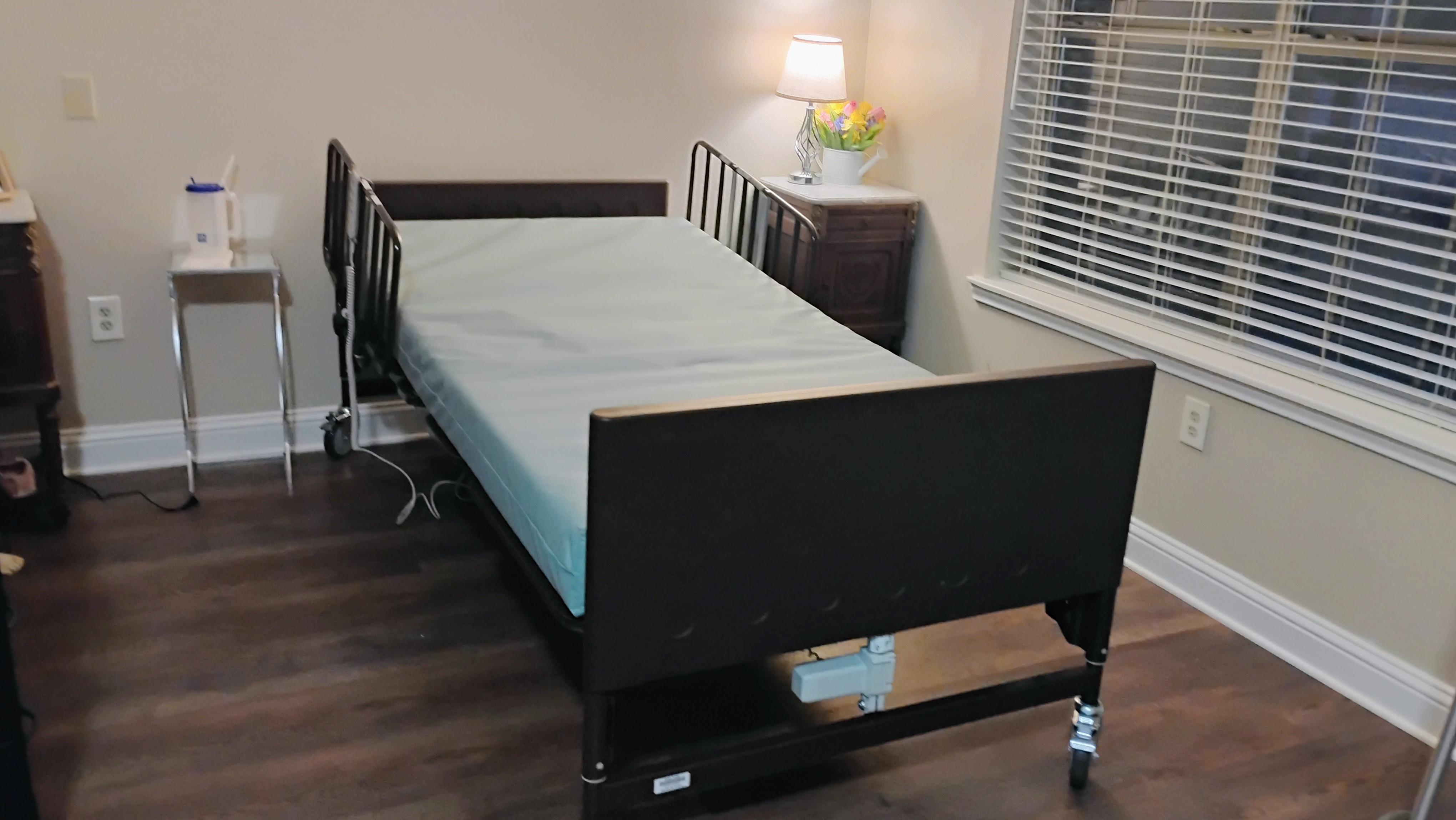 Hospital Bed heavy duty 42 in bariatric